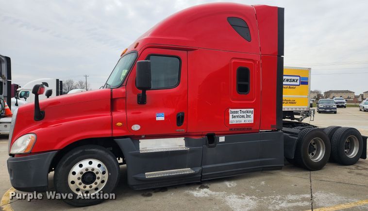 image for item JB9567 2015 Freightliner Cascadia 125  semi truck