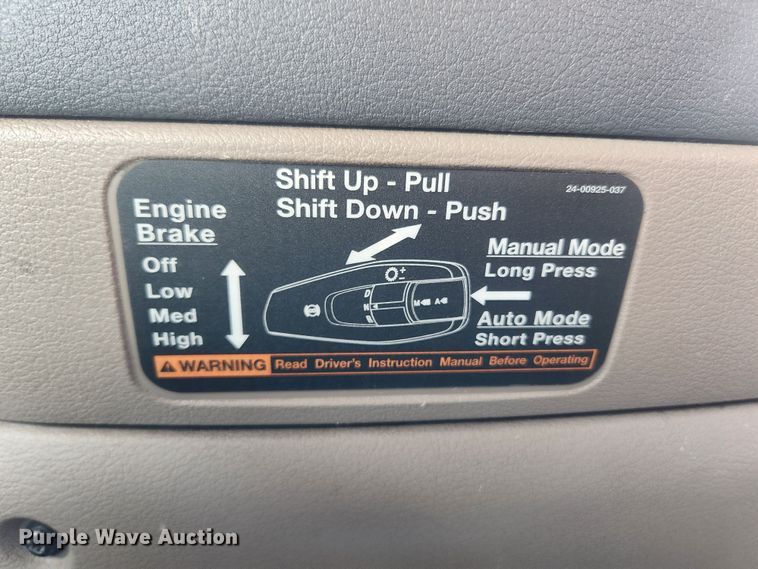 image for item JB9567 2015 Freightliner Cascadia 125  semi truck