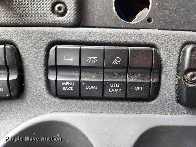 image for item JB9567 2015 Freightliner Cascadia 125  semi truck