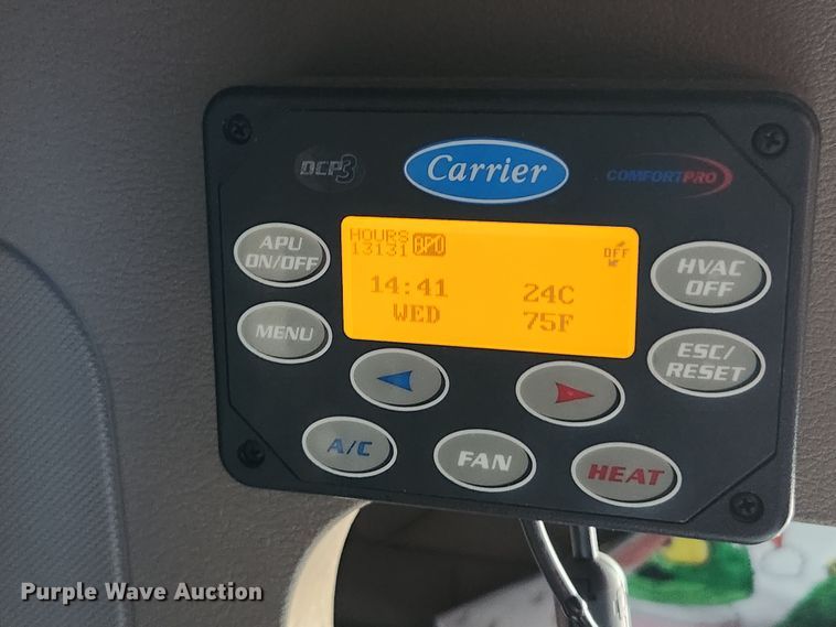 image for item JB9567 2015 Freightliner Cascadia 125  semi truck