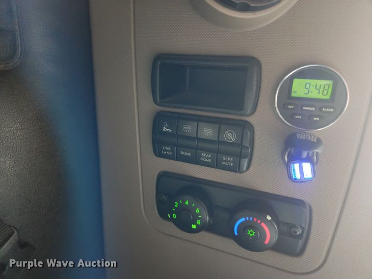 image for item JB9567 2015 Freightliner Cascadia 125  semi truck