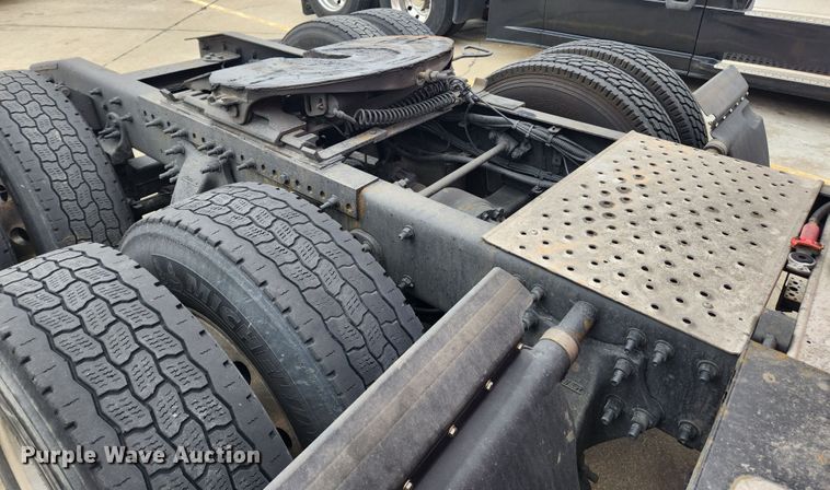 image for item JB9567 2015 Freightliner Cascadia 125  semi truck