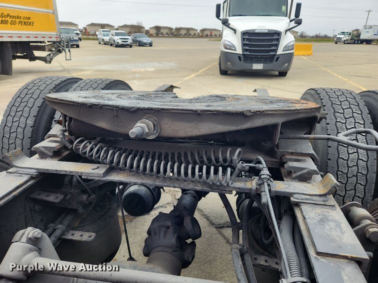 image for item JB9567 2015 Freightliner Cascadia 125  semi truck