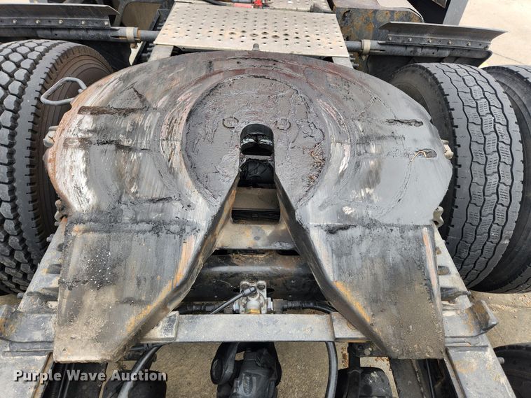 image for item JB9567 2015 Freightliner Cascadia 125  semi truck