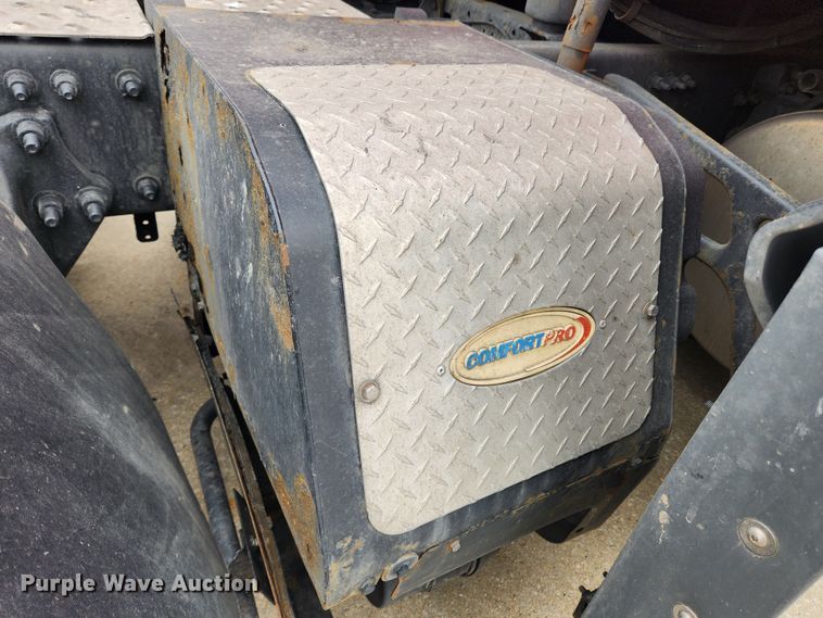 image for item JB9567 2015 Freightliner Cascadia 125  semi truck