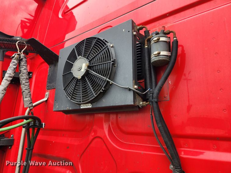 image for item JB9567 2015 Freightliner Cascadia 125  semi truck