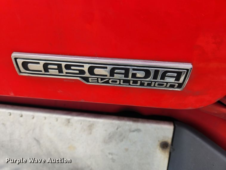 image for item JB9567 2015 Freightliner Cascadia 125  semi truck