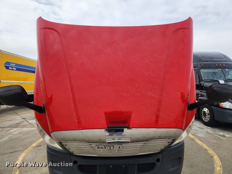 image for item JB9567 2015 Freightliner Cascadia 125  semi truck