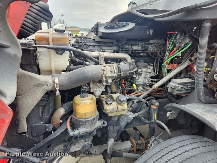 image for item JB9567 2015 Freightliner Cascadia 125  semi truck