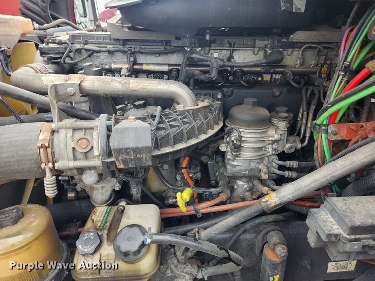 image for item JB9567 2015 Freightliner Cascadia 125  semi truck