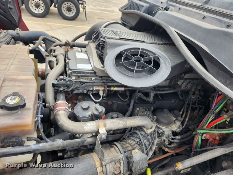 image for item JB9567 2015 Freightliner Cascadia 125  semi truck