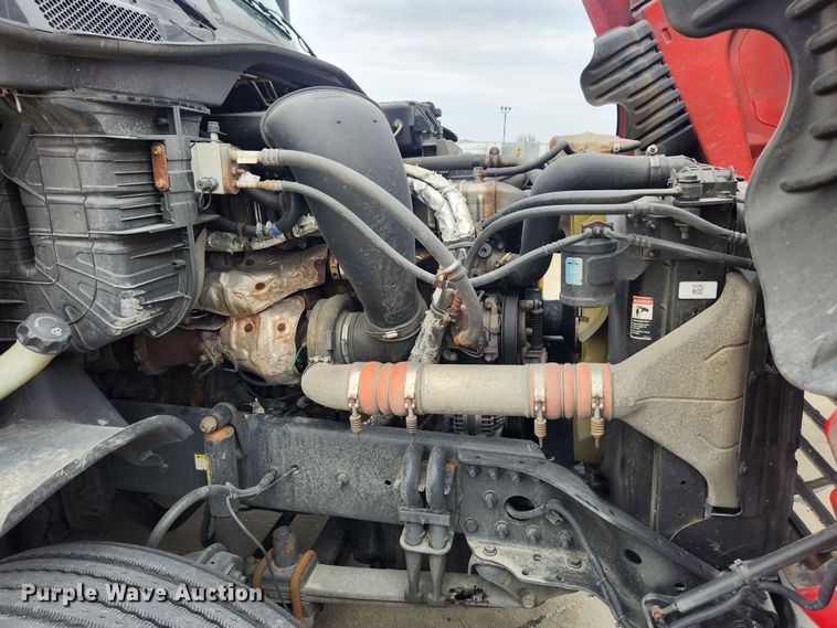 image for item JB9567 2015 Freightliner Cascadia 125  semi truck