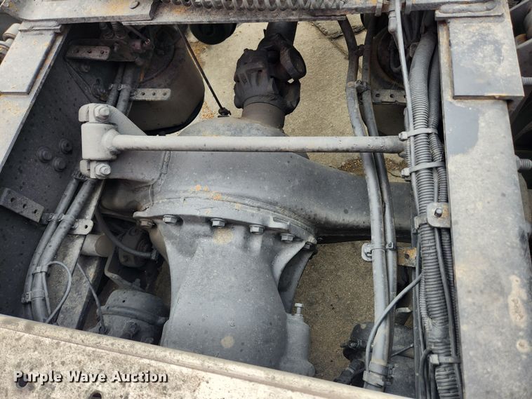 image for item JB9567 2015 Freightliner Cascadia 125  semi truck