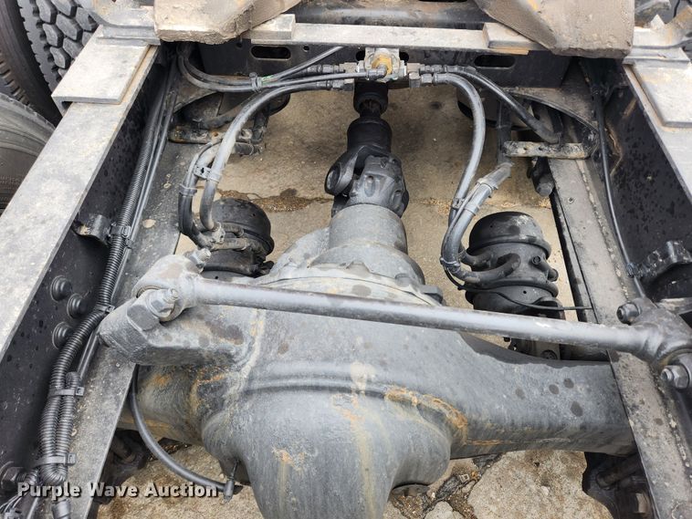 image for item JB9567 2015 Freightliner Cascadia 125  semi truck