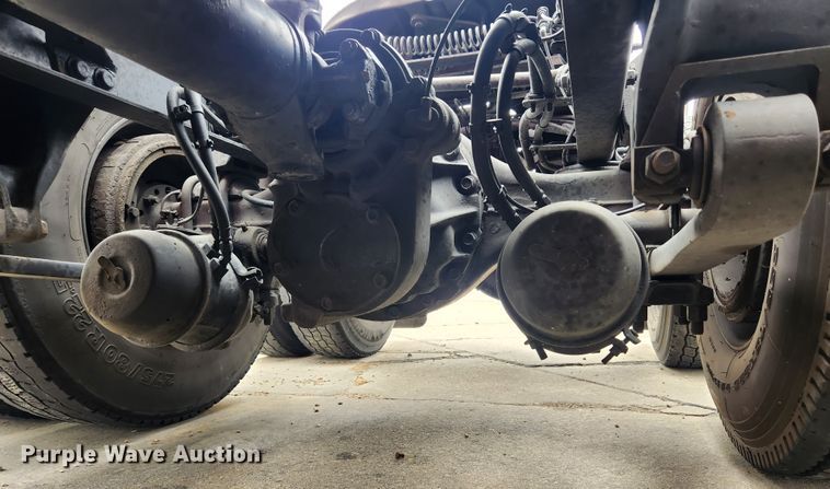 image for item JB9567 2015 Freightliner Cascadia 125  semi truck