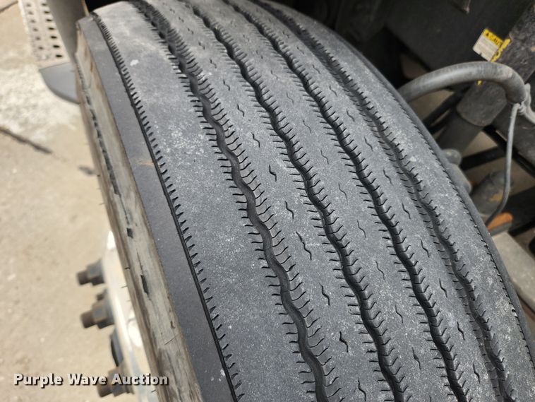 image for item JB9567 2015 Freightliner Cascadia 125  semi truck