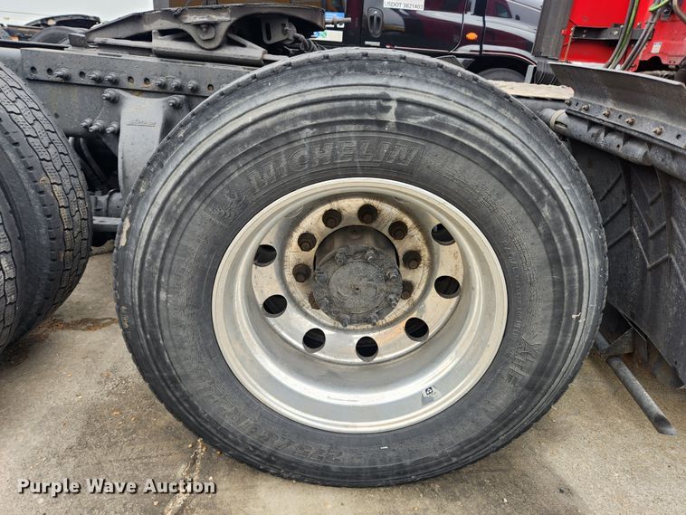 image for item JB9567 2015 Freightliner Cascadia 125  semi truck