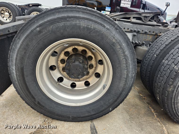 image for item JB9567 2015 Freightliner Cascadia 125  semi truck