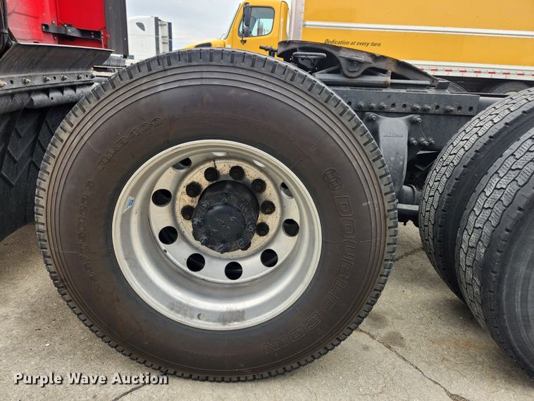 image for item JB9567 2015 Freightliner Cascadia 125  semi truck