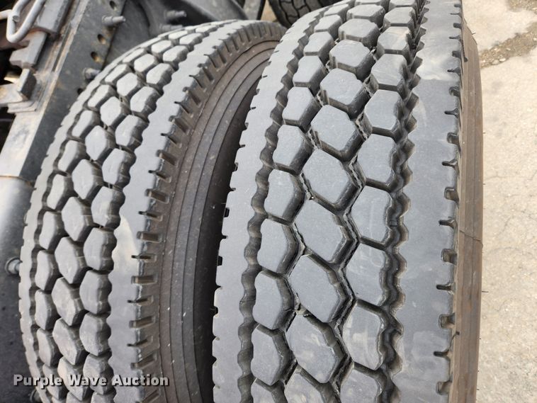 image for item JB9567 2015 Freightliner Cascadia 125  semi truck