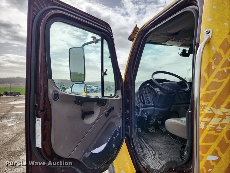 image for item JB9603 2008 Freightliner Business Class M2  box truck