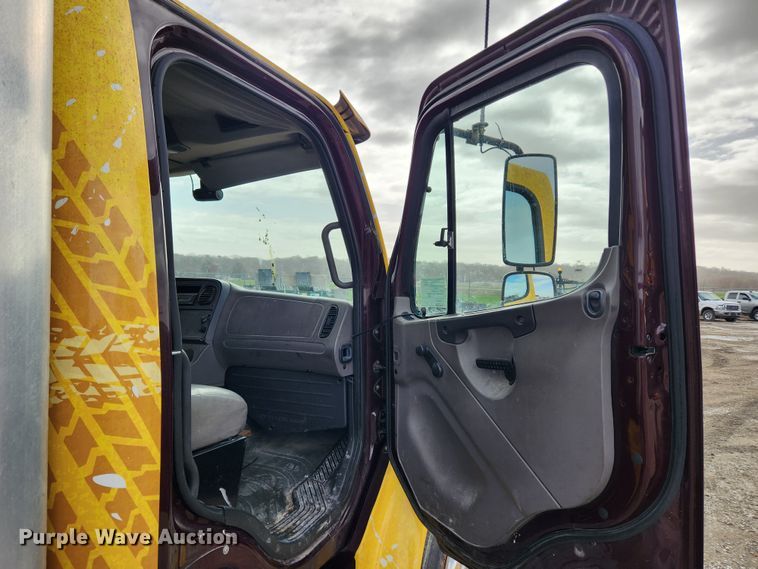 image for item JB9603 2008 Freightliner Business Class M2  box truck