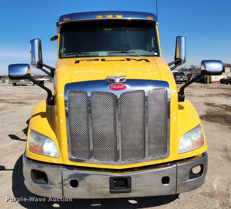 image for item JB9610 2016 Peterbilt 579 semi truck