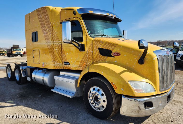 image for item JB9610 2016 Peterbilt 579 semi truck
