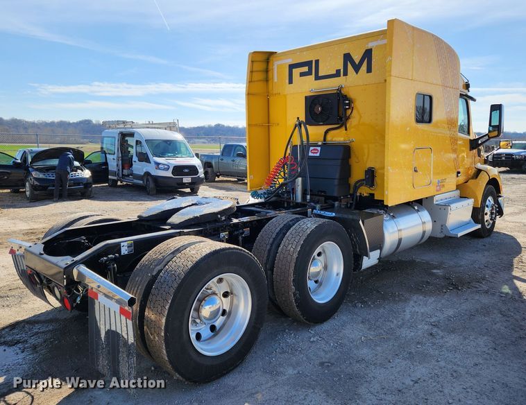 image for item JB9610 2016 Peterbilt 579 semi truck