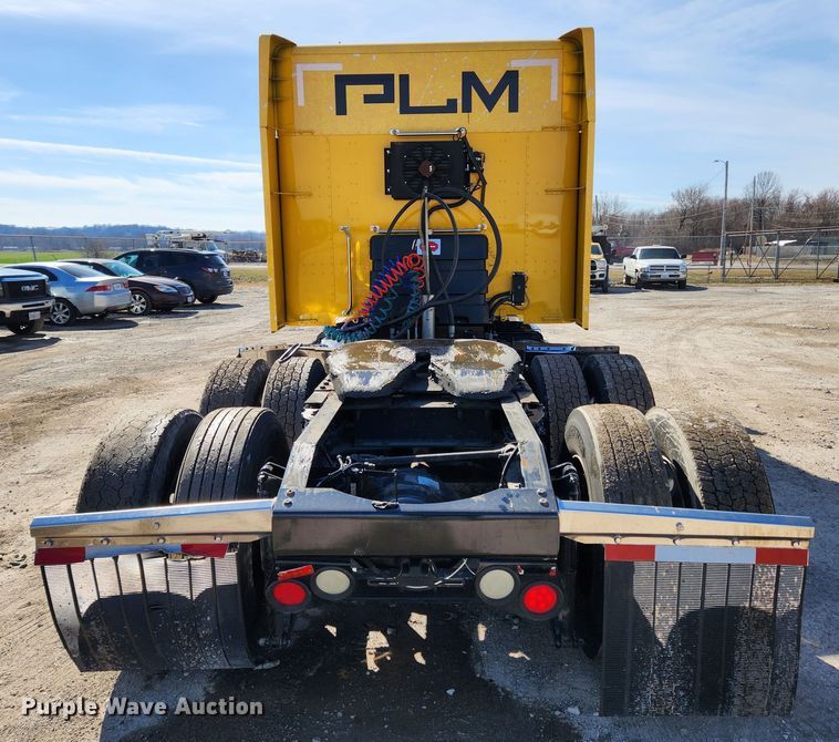 image for item JB9610 2016 Peterbilt 579 semi truck