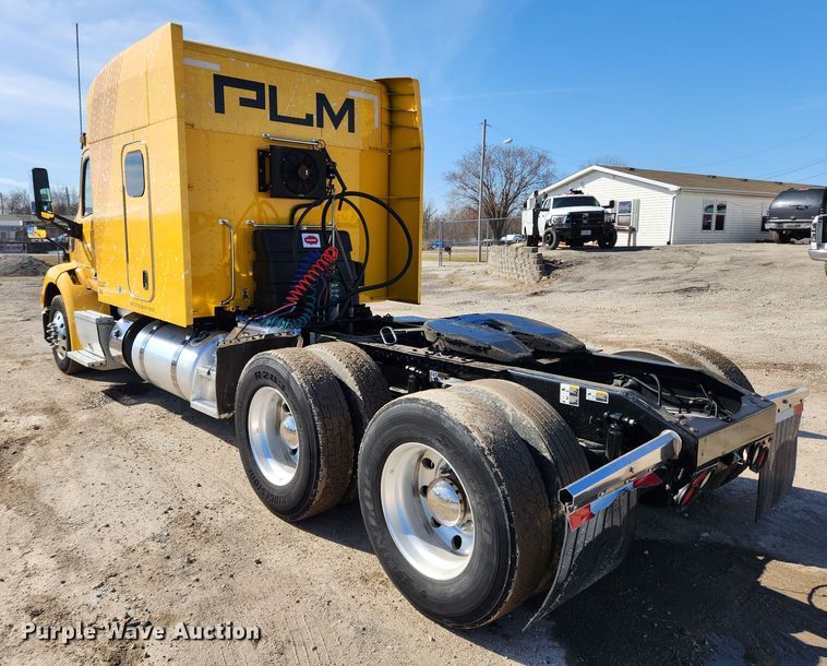 image for item JB9610 2016 Peterbilt 579 semi truck