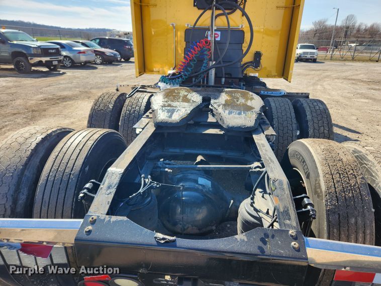 image for item JB9610 2016 Peterbilt 579 semi truck