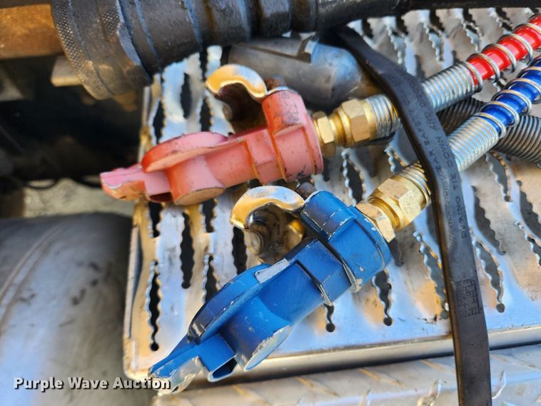 image for item JB9610 2016 Peterbilt 579 semi truck