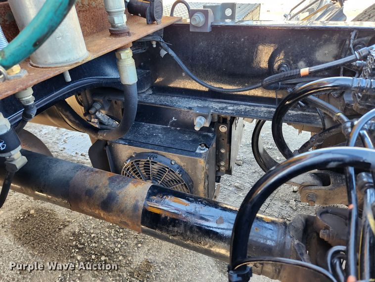 image for item JB9610 2016 Peterbilt 579 semi truck