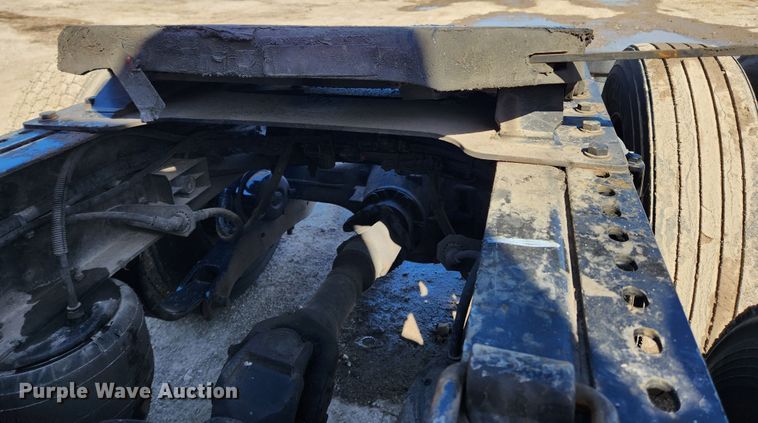 image for item JB9610 2016 Peterbilt 579 semi truck