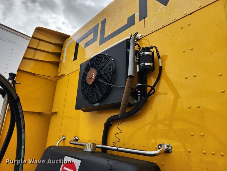 image for item JB9610 2016 Peterbilt 579 semi truck