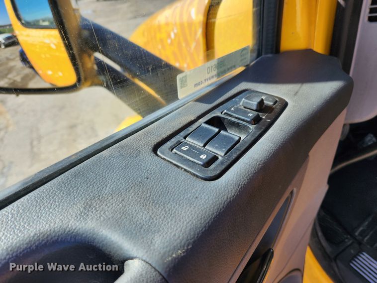 image for item JB9610 2016 Peterbilt 579 semi truck