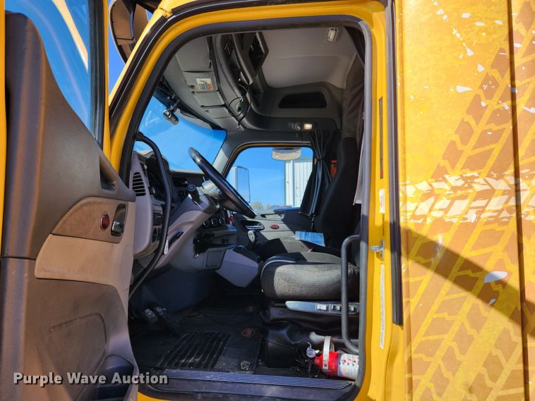 image for item JB9610 2016 Peterbilt 579 semi truck