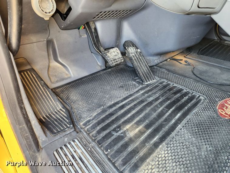 image for item JB9610 2016 Peterbilt 579 semi truck