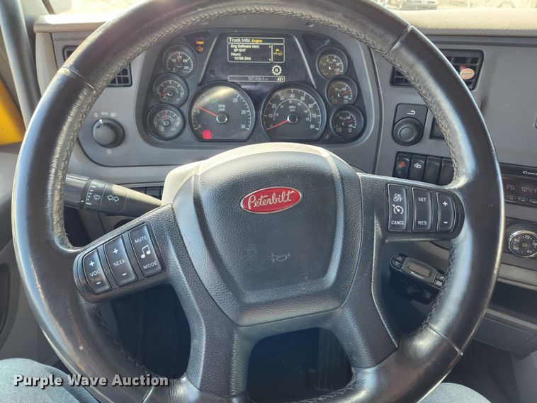 image for item JB9610 2016 Peterbilt 579 semi truck