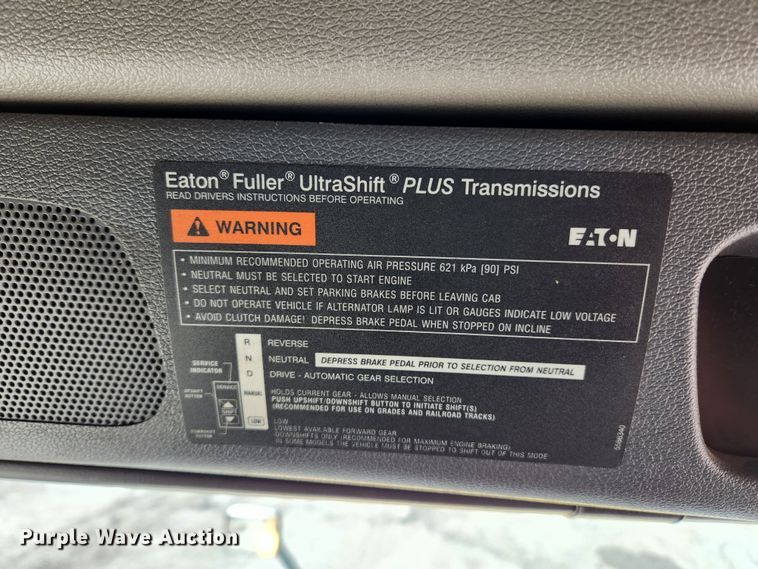 image for item JB9610 2016 Peterbilt 579 semi truck