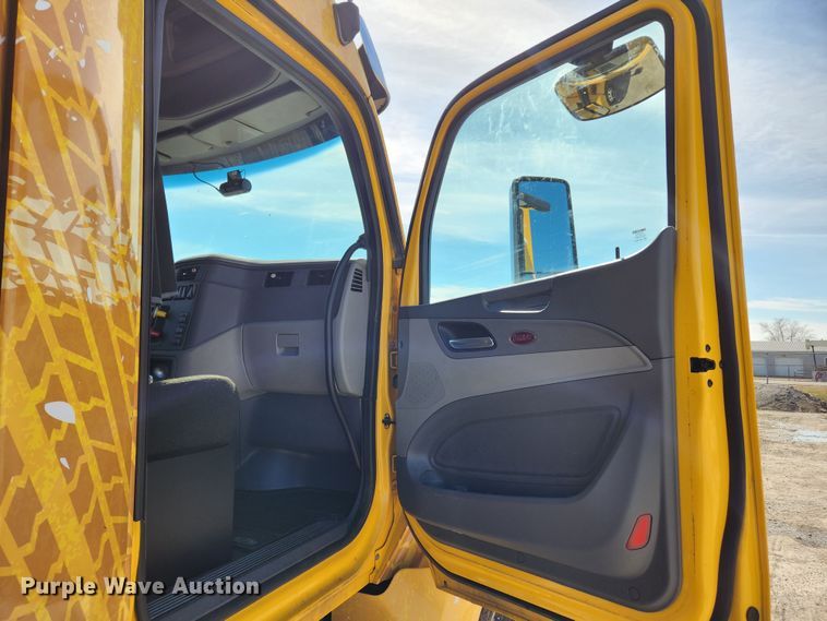 image for item JB9610 2016 Peterbilt 579 semi truck