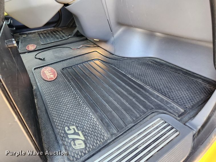 image for item JB9610 2016 Peterbilt 579 semi truck