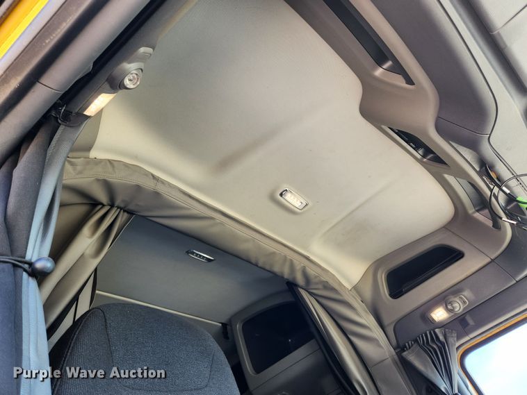 image for item JB9610 2016 Peterbilt 579 semi truck