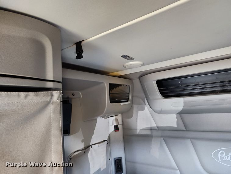 image for item JB9610 2016 Peterbilt 579 semi truck