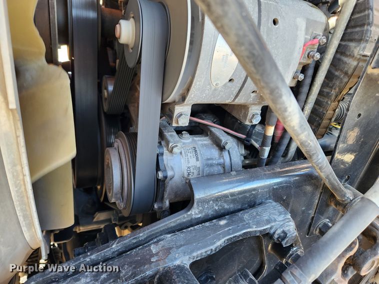 image for item JB9610 2016 Peterbilt 579 semi truck