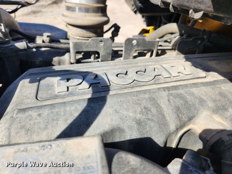 image for item JB9610 2016 Peterbilt 579 semi truck