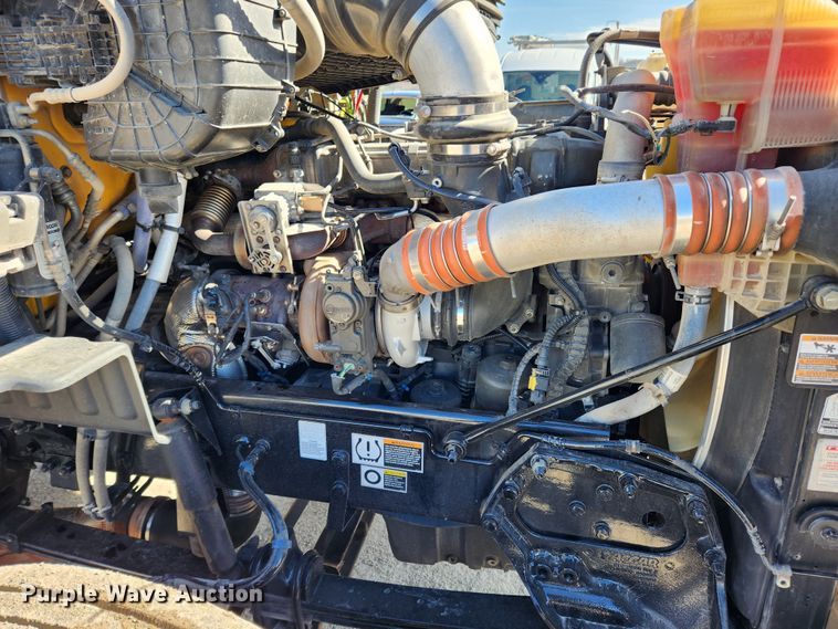 image for item JB9610 2016 Peterbilt 579 semi truck