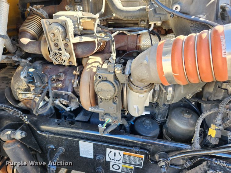 image for item JB9610 2016 Peterbilt 579 semi truck