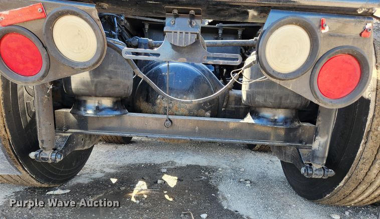 image for item JB9610 2016 Peterbilt 579 semi truck